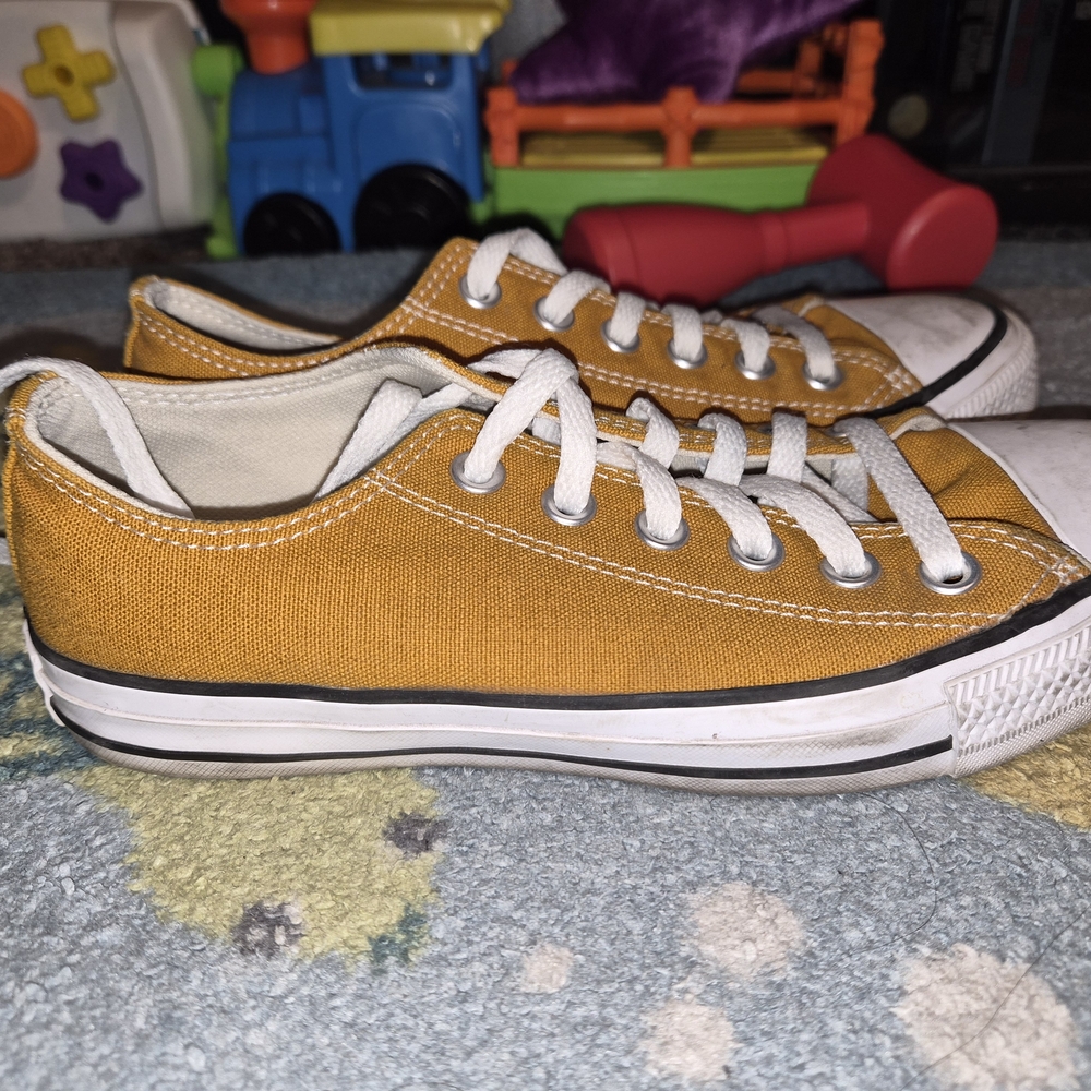 Converse Mustard Yellow Low-Top